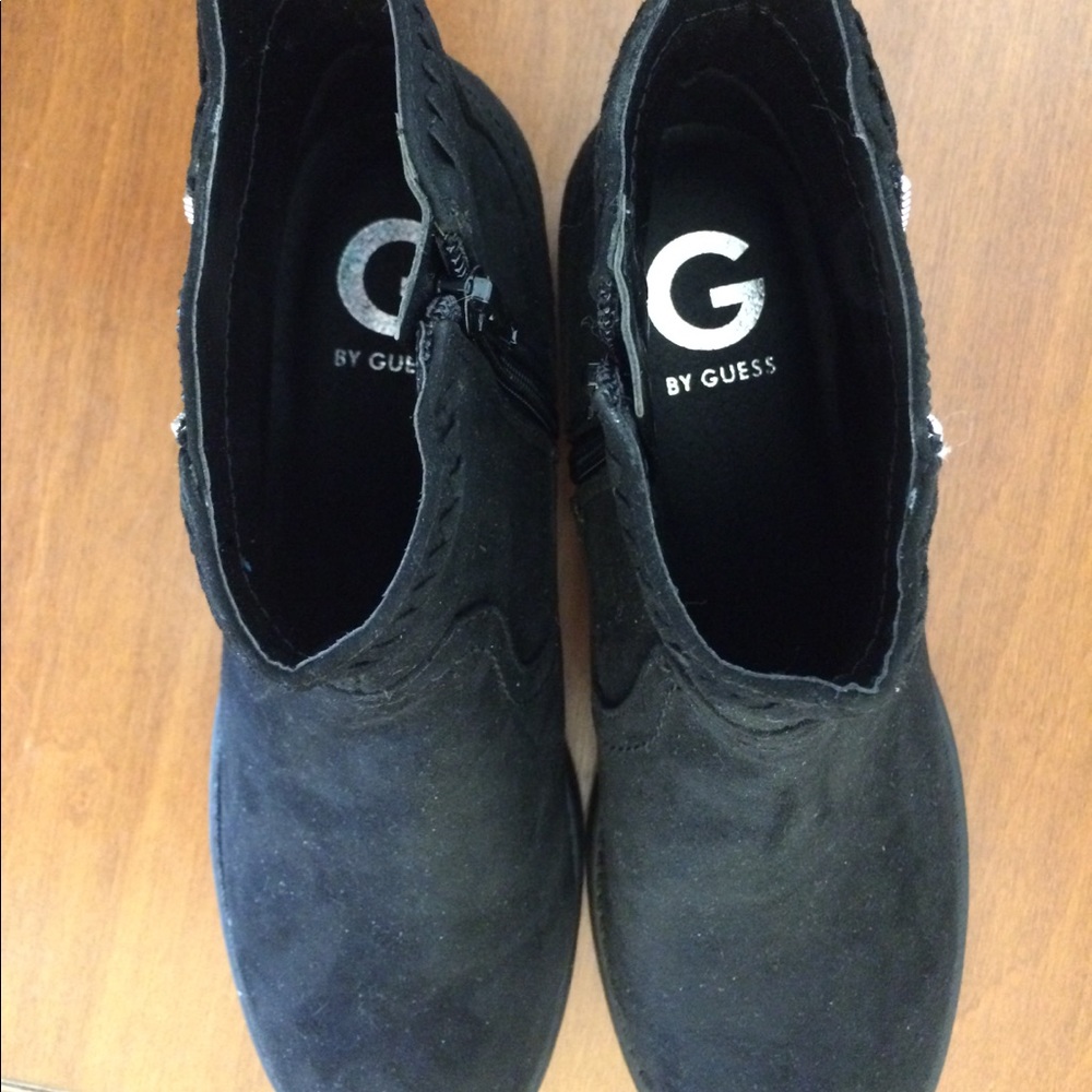 (Never worn!!) G By GUESS Black Ankle Booties - Picture 3 of 4